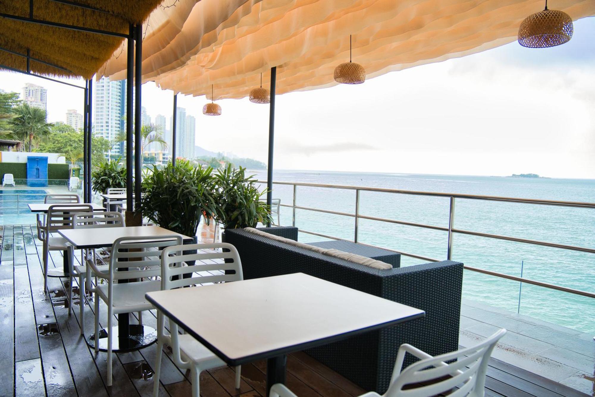 Hotel Sentral Seaview @ ​Beachfront Tanjung Bungah  Exterior foto