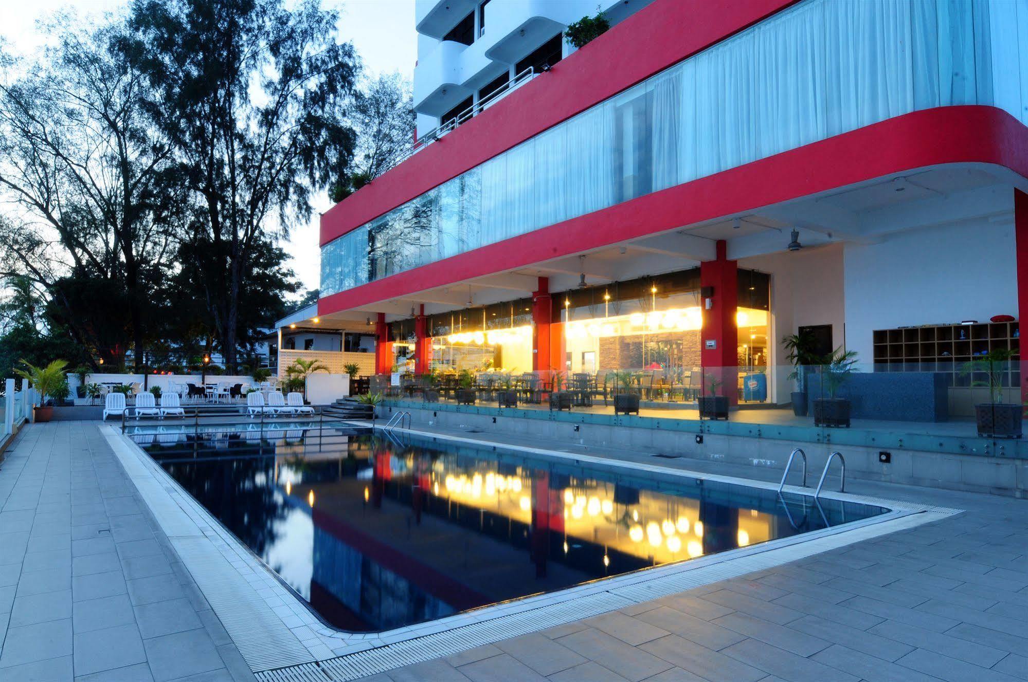 Hotel Sentral Seaview @ ​Beachfront Tanjung Bungah  Exterior foto
